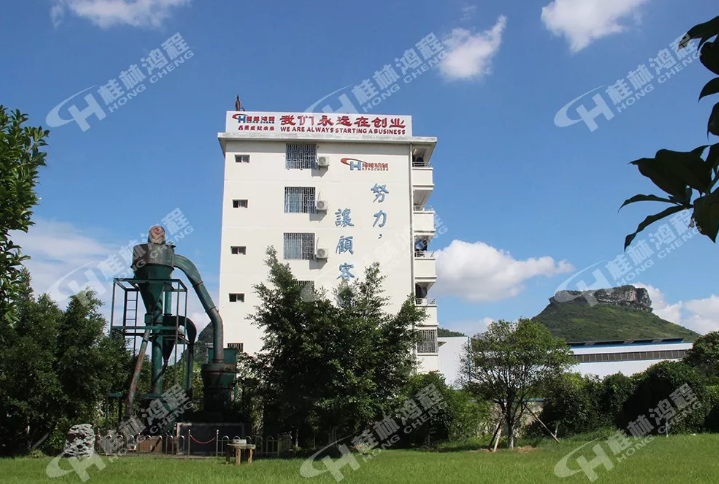 時(shí)產(chǎn)15噸立式輥磨機(jī)雷蒙機(jī)多少錢？請到鴻程立式輥磨機(jī)雷蒙機(jī)生產(chǎn)基地直接面談