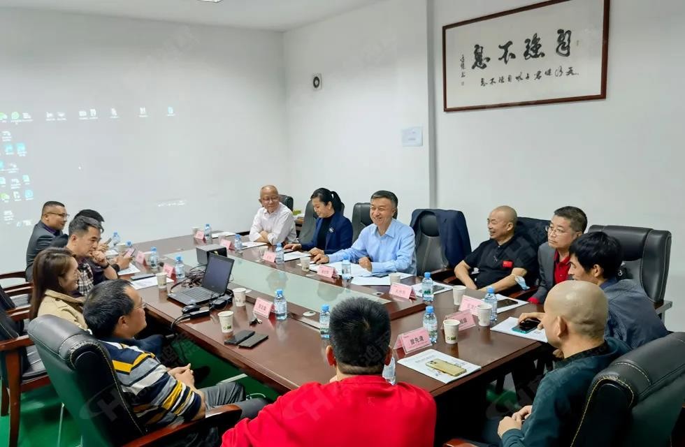 歡迎廣西塑料行業(yè)協(xié)會(huì)一行蒞臨桂林鴻程礦山機(jī)械廠參觀指導(dǎo)！